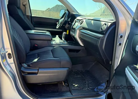 2018 Toyota Tundra Double Cab Sr z USA, uszkodzony, nr VIN 5TFRM5F13JX123132